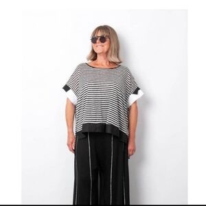 Ozai N Ku Happening Oversized Striped Black and White Top Size 1 Small